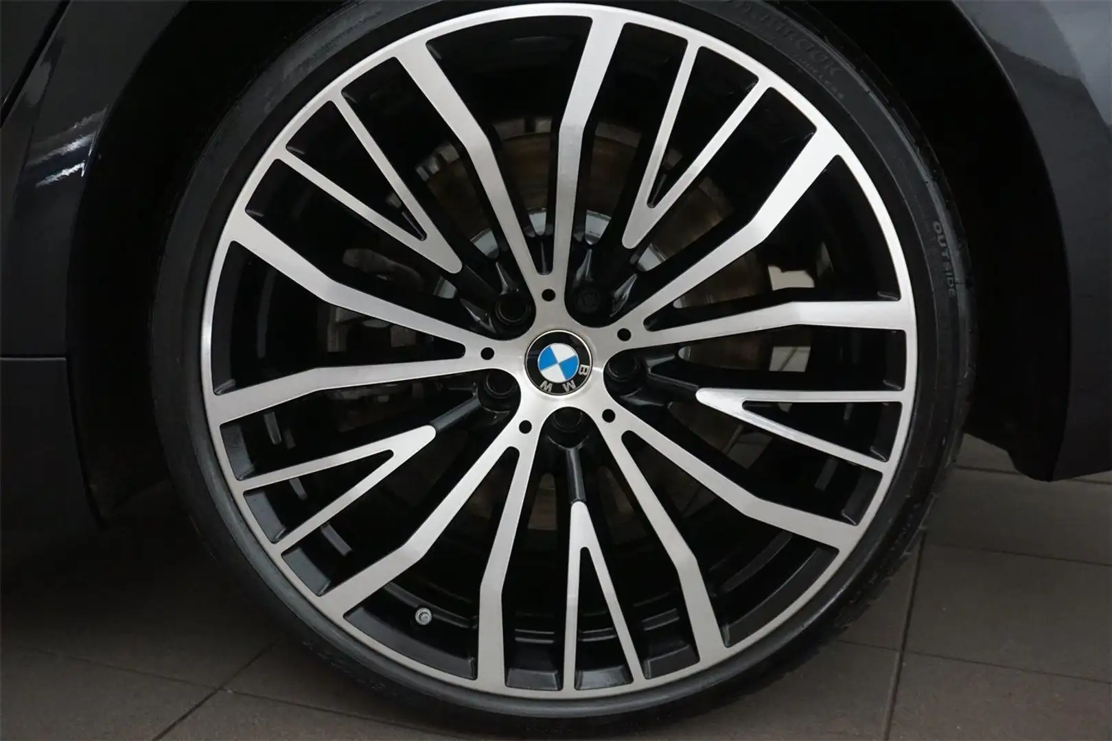 BMW 750 i xDrive Grey - 2