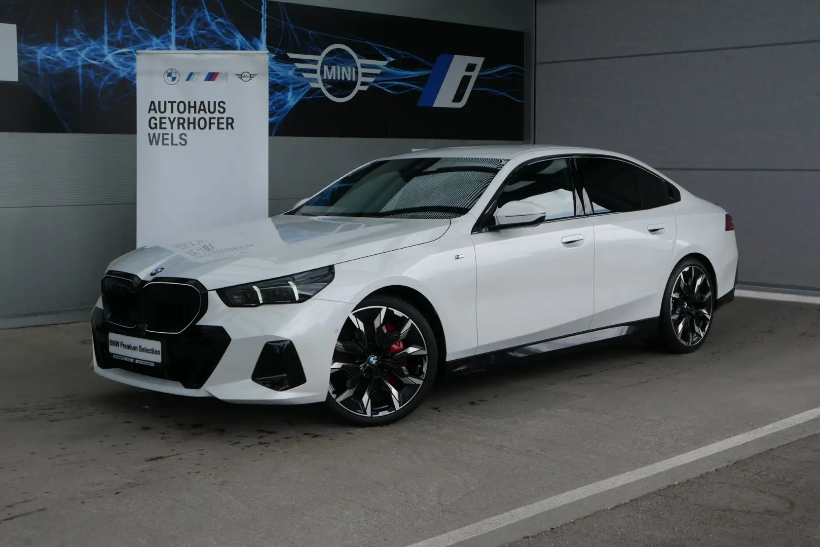 BMW 540 d xDrive *M-Paket Pro/AHK/B&W Sound/Standhzg./Sitzlüftung/DA-Prof./Innovations Paket* Weiß - 1