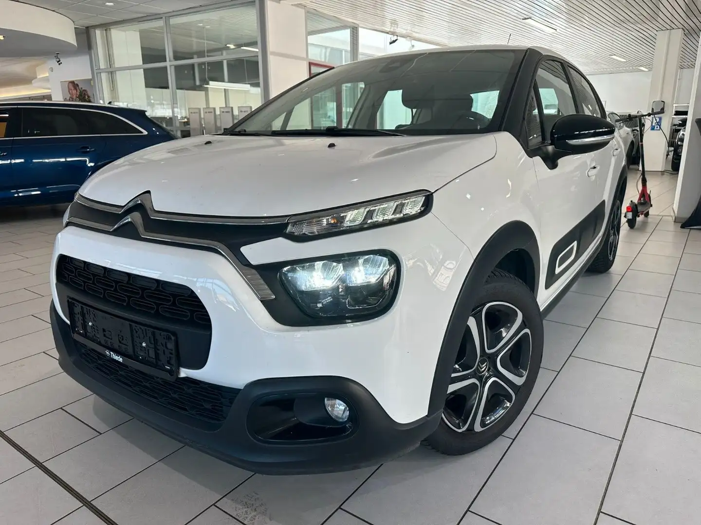 Citroen C3 Feel Pack 1.2 NAVI/LED/PDC/ALU/DAB/TEMPOMAT Weiß - 1