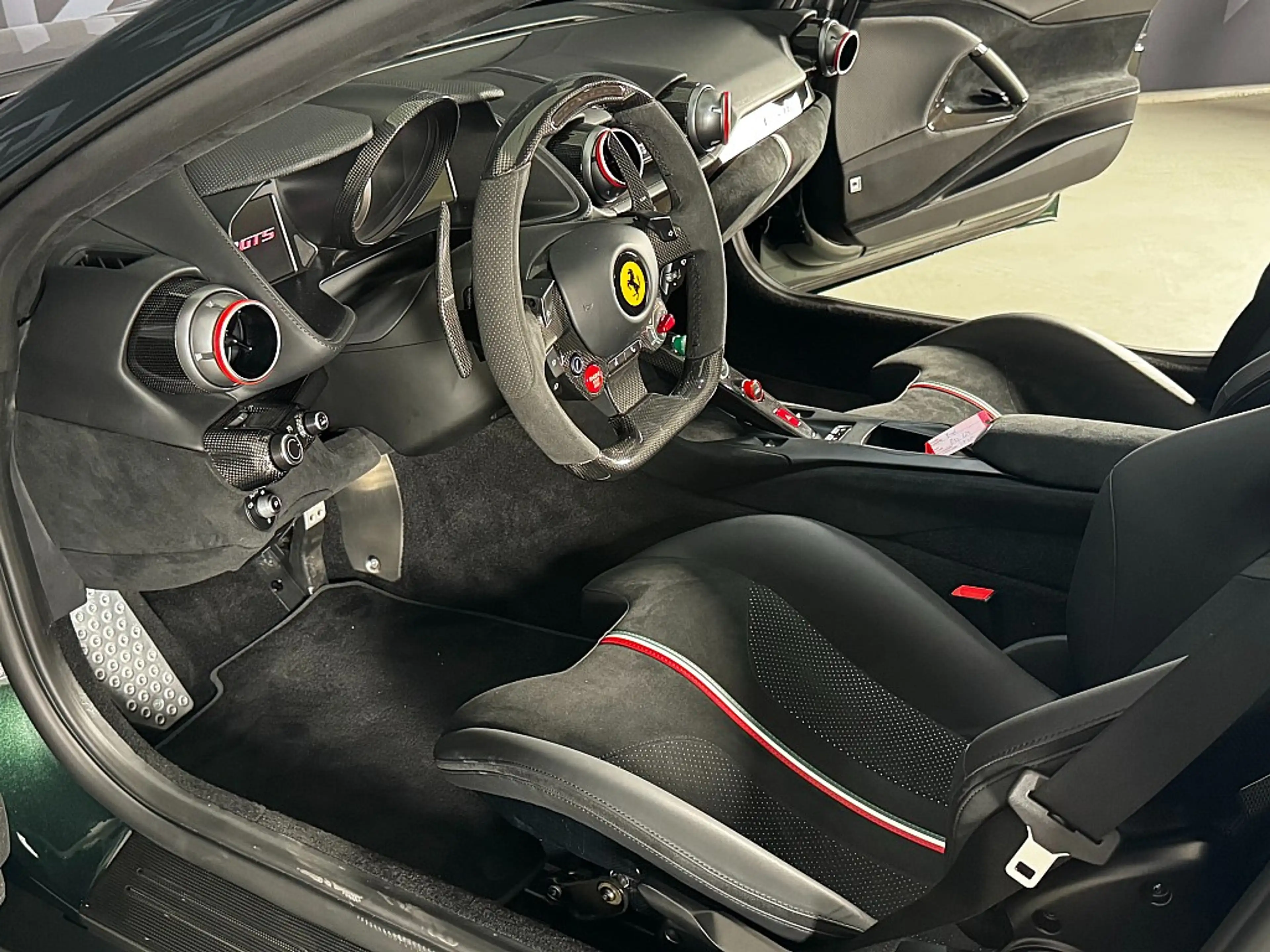 Ferrari 812 — photo 11