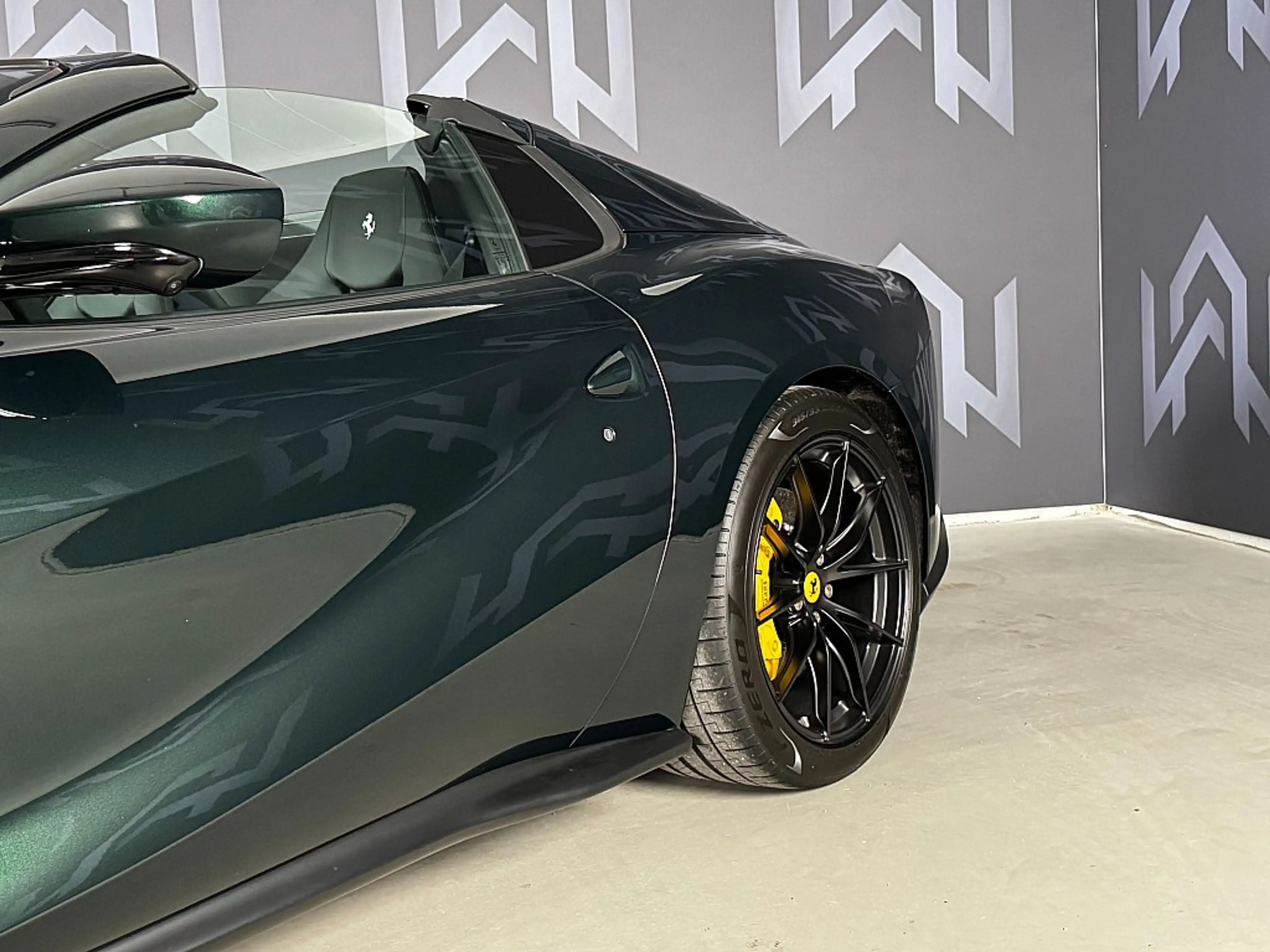 Ferrari 812 — photo 3