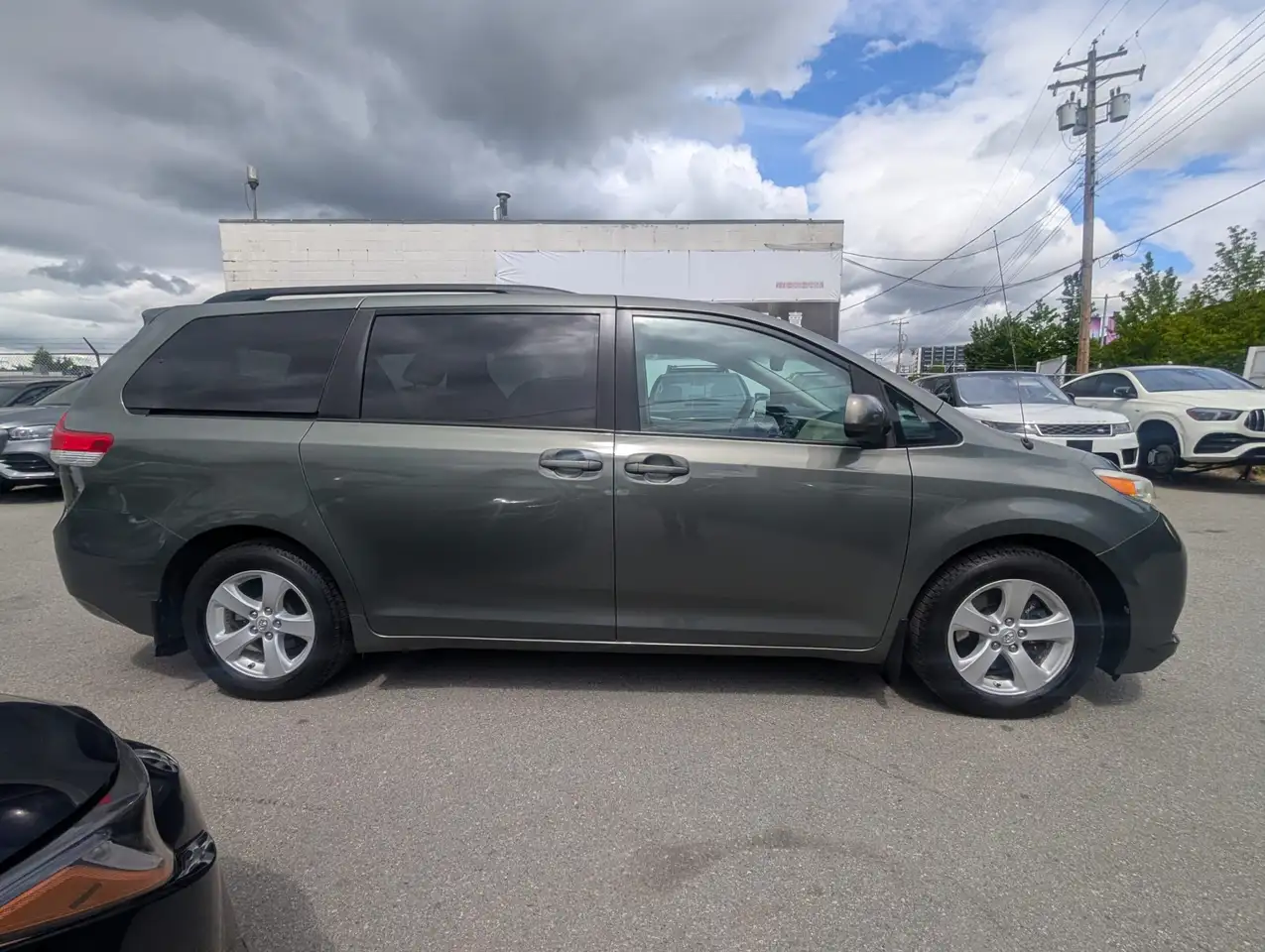 Toyota Sienna photo Toyota Sienna