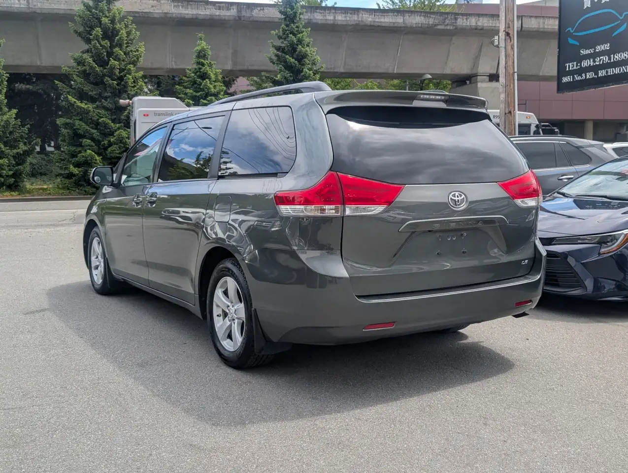 Toyota Sienna photo Toyota Sienna