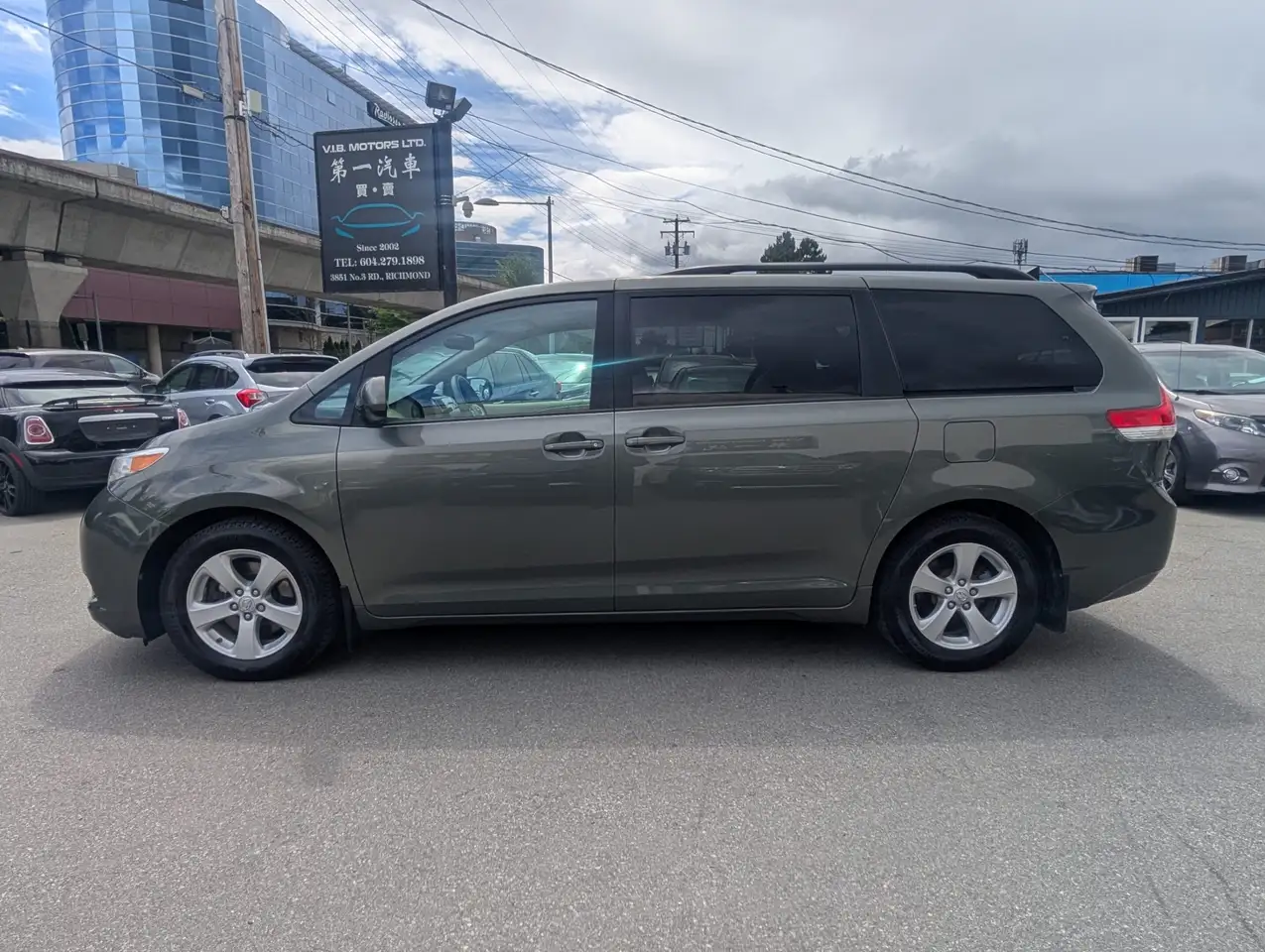 Toyota Sienna photo Toyota Sienna