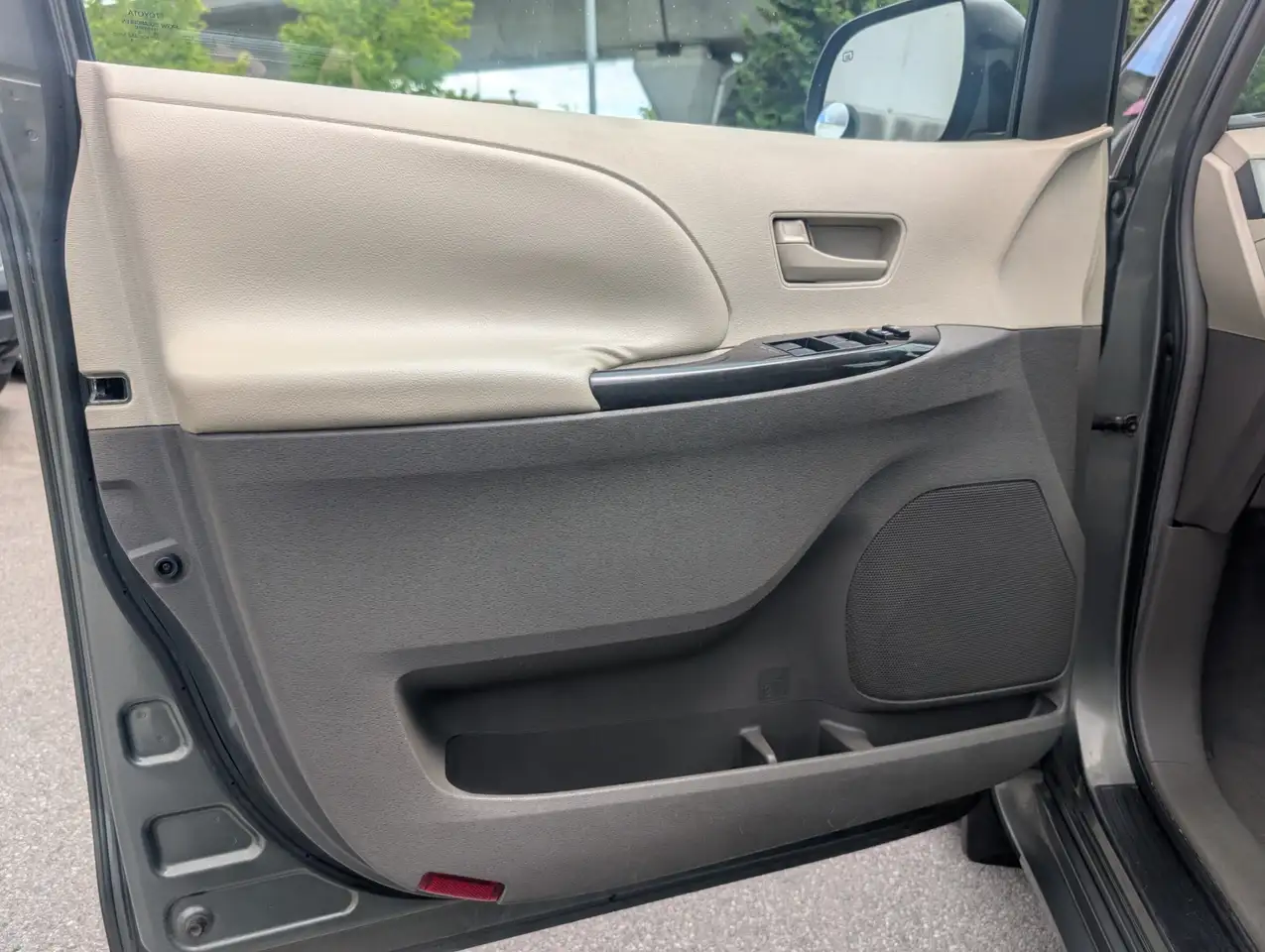 Toyota Sienna photo Toyota Sienna