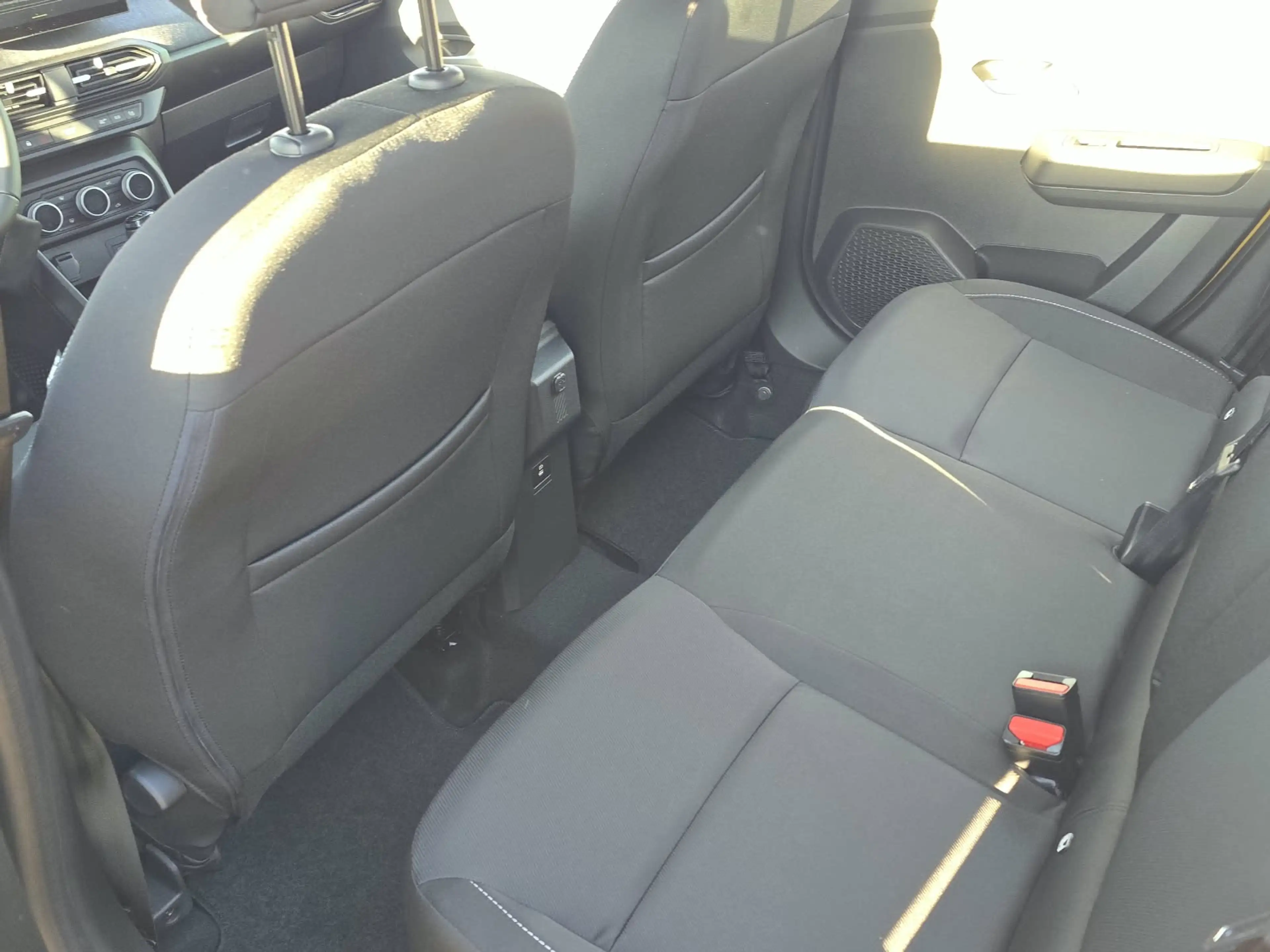 Dacia Sandero III 1.0 TCe 100 Expression (EU 6e) — photo 14