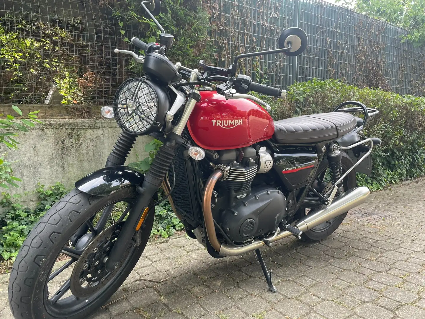 Triumph Street Twin 900 Roşu - 1