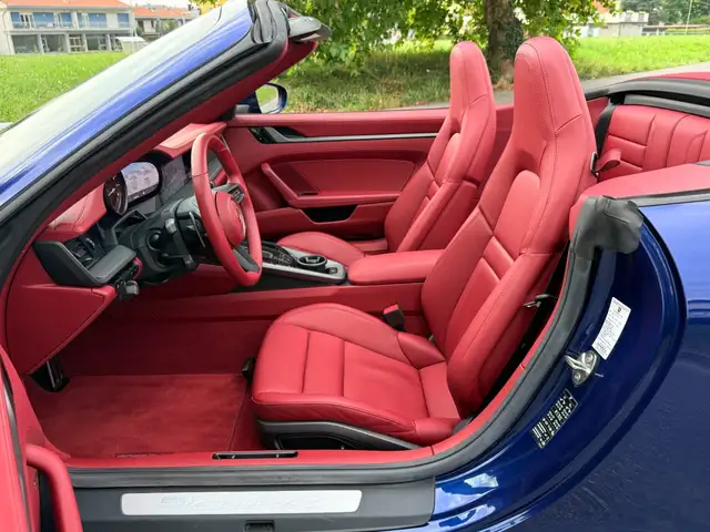 Porsche 911 view 5