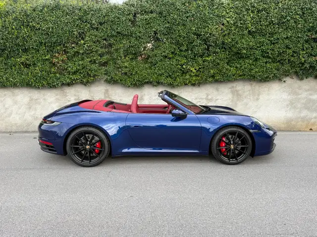 Porsche 911 view 4