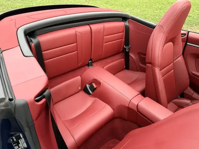Porsche 911 view 7