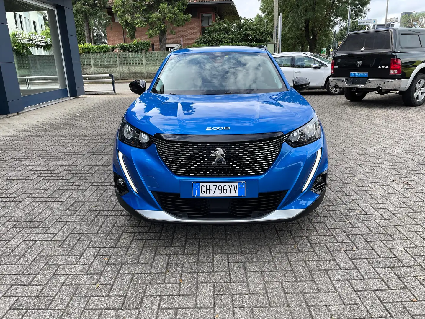 Peugeot 2008 1.2 P.Tech Allure Pack 130 CV Blauw - 2