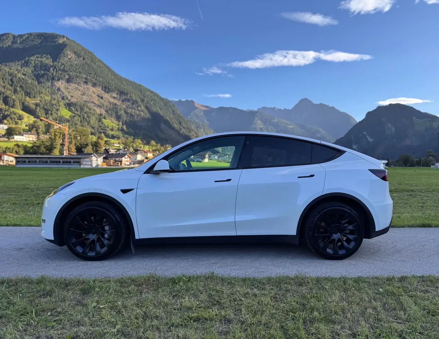 Tesla Model Y Model Y Long Range AWD 75kWh, 8-fach Bereifung Белый - 1