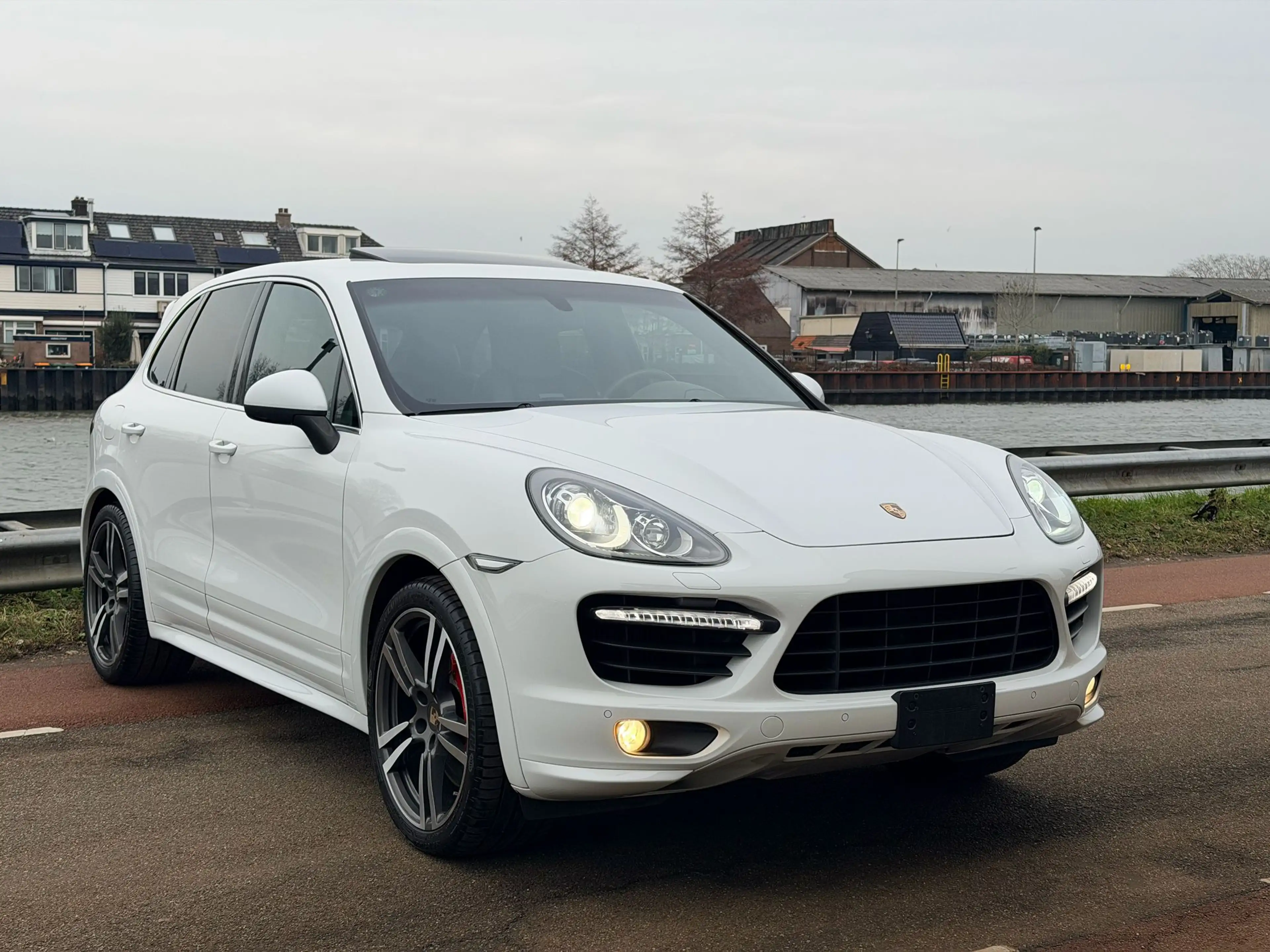 Porsche Cayenne Turbo 500PK — photo 3