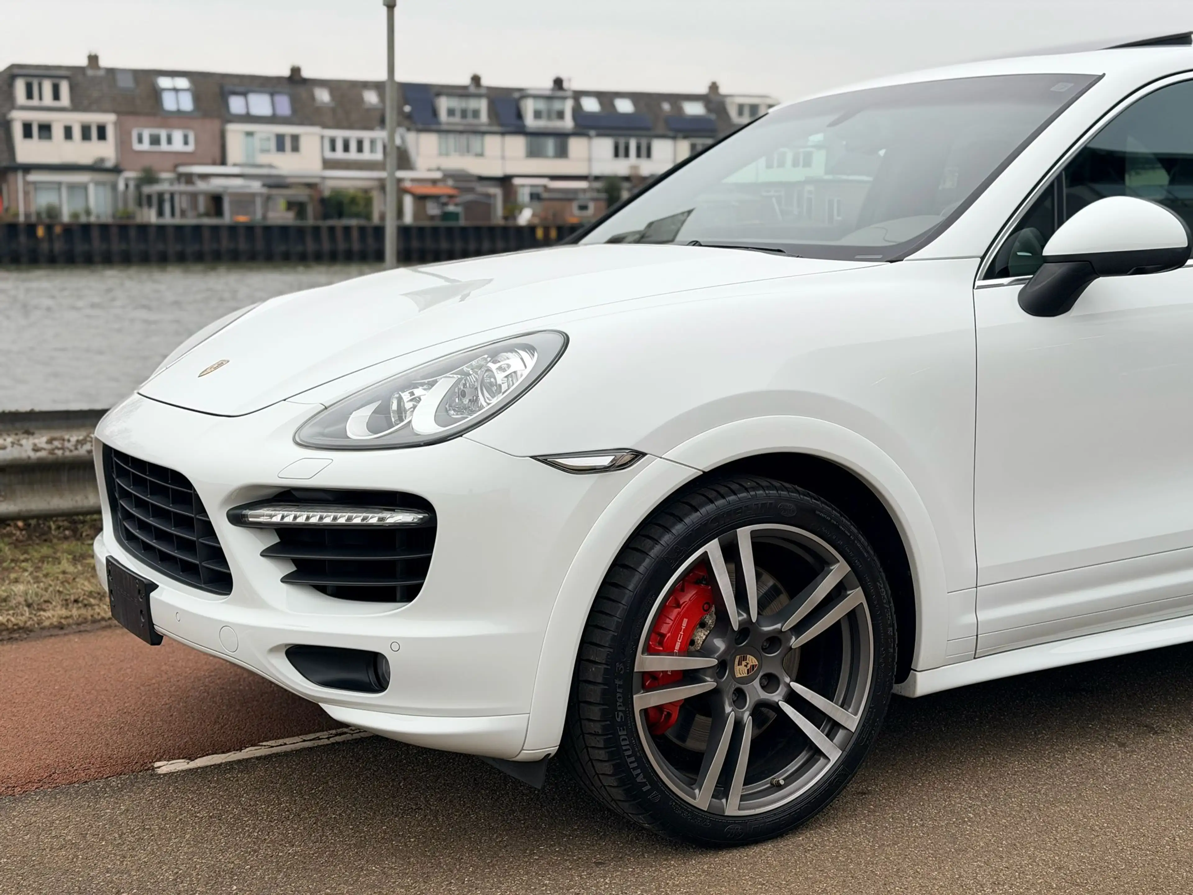 Porsche Cayenne Turbo 500PK — photo 13