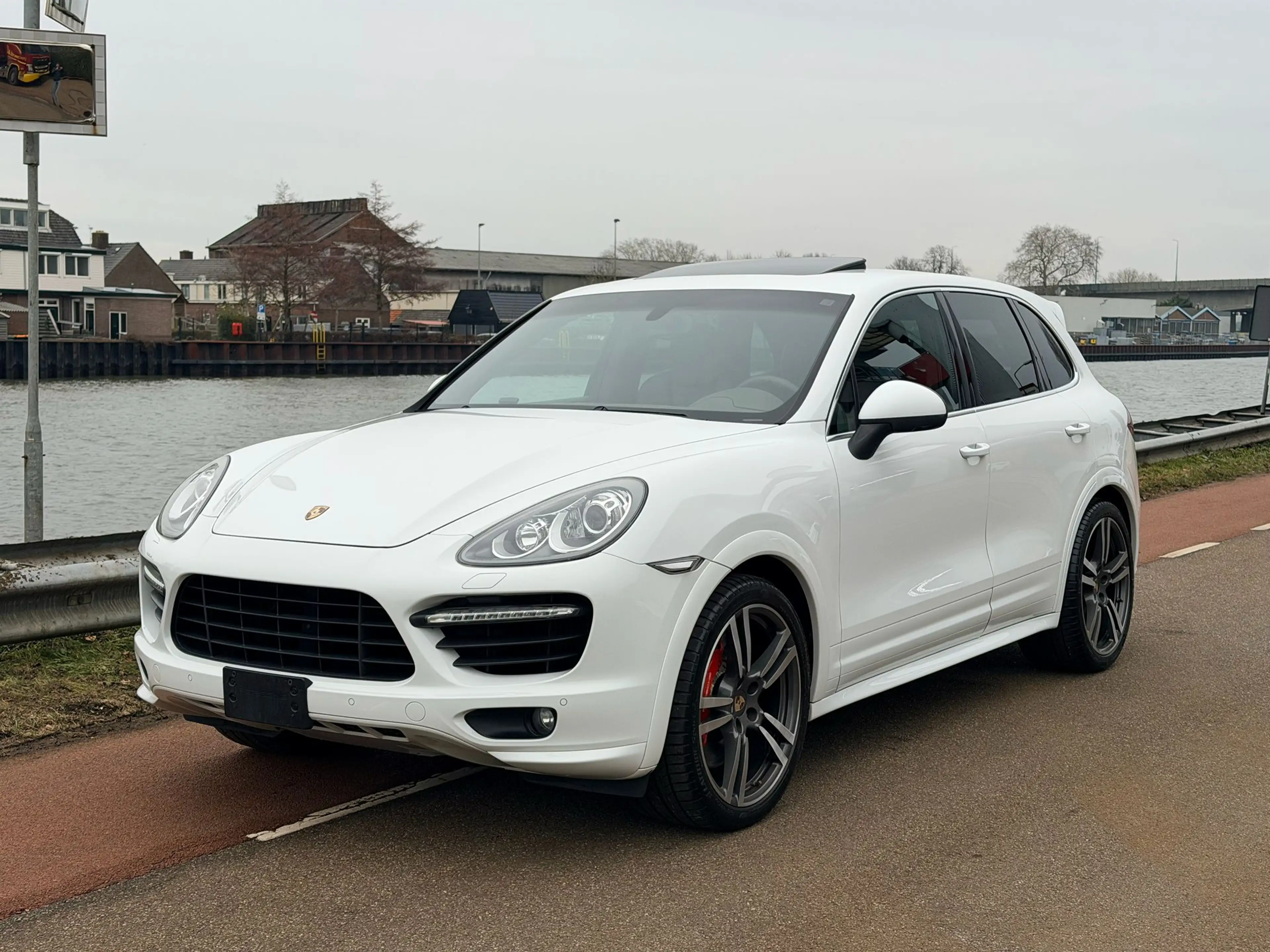 Porsche Cayenne Turbo 500PK — photo 14