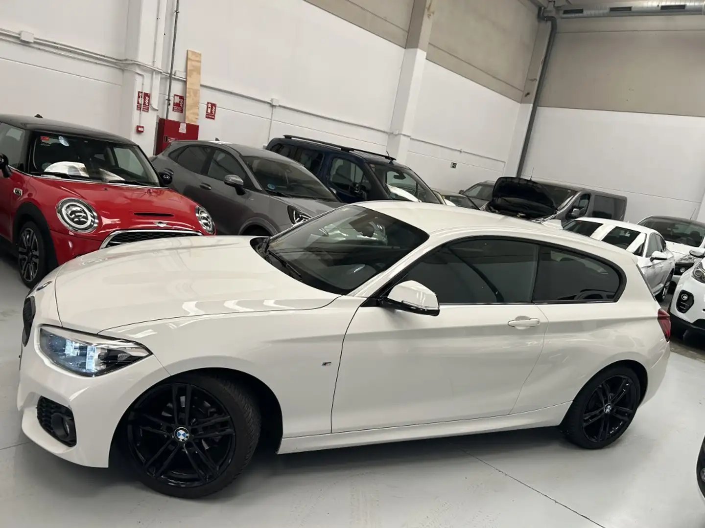 BMW 118 118dA Weiß - 2