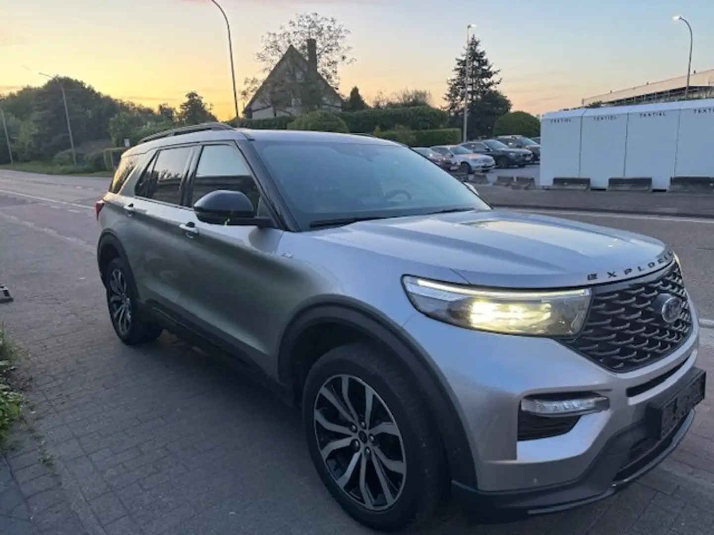 Ford Explorer Explorer EcoBoost Plug-in Hybrid ST-LINE 7pl Pano Срібний - 1