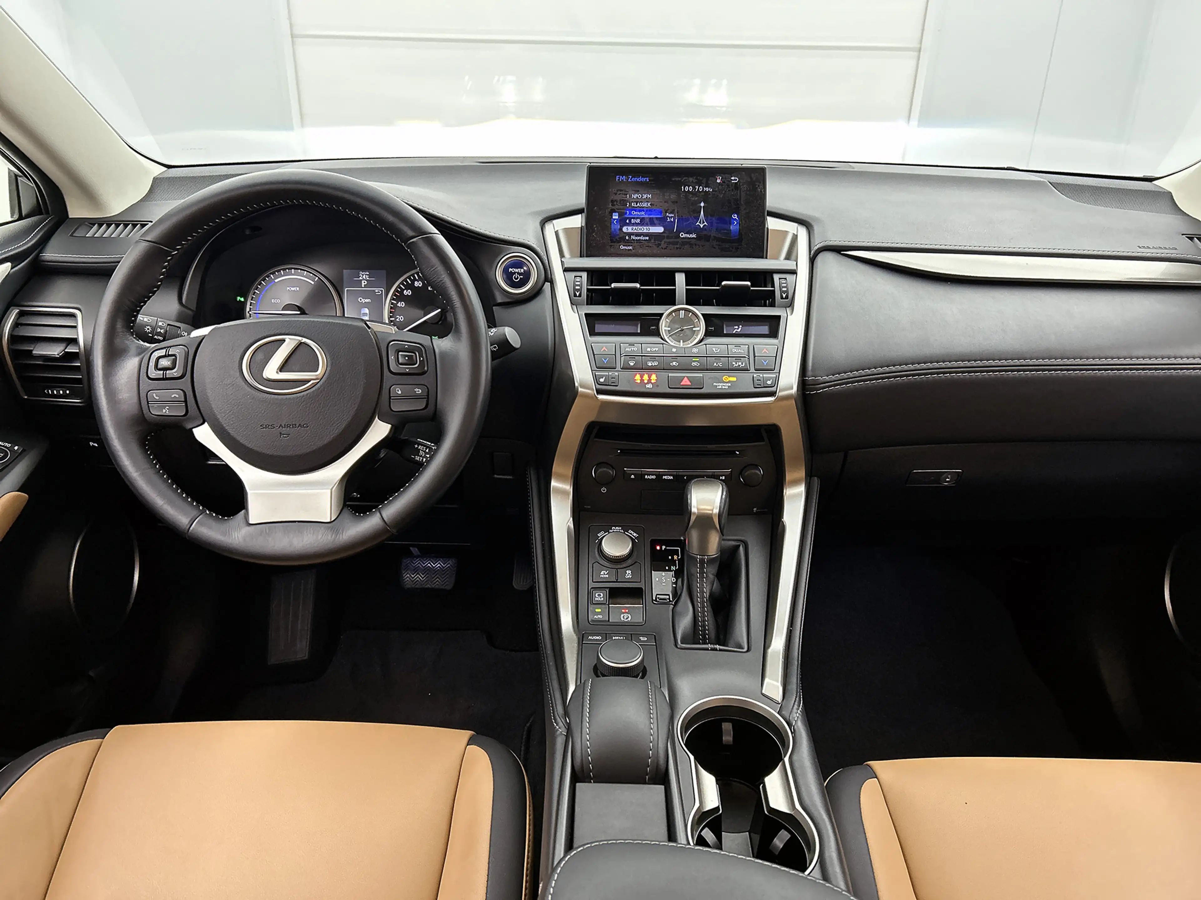 Lexus NX 300h AWD Business Line Pro | Stoelverwarming | Parkeers — photo 4