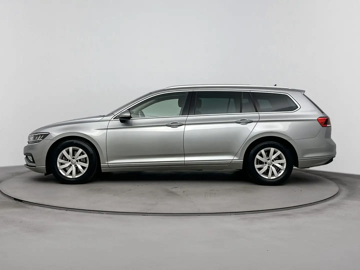 Volkswagen Passat Variant 1.5 TSI Comfort Business | Automaat | Navigatie | Gris - 2