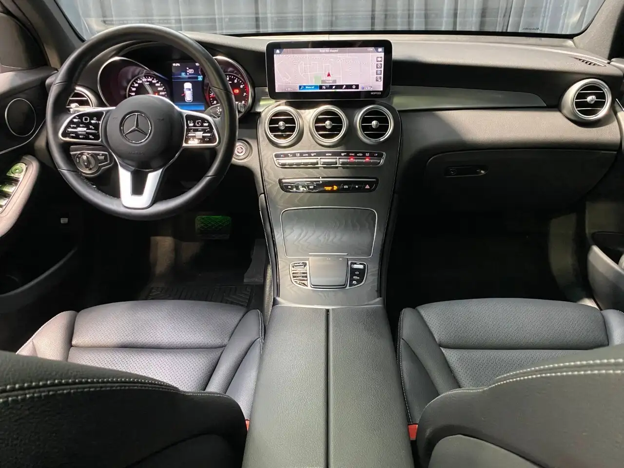 Mercedes-Benz GLC снимка Mercedes-Benz GLC