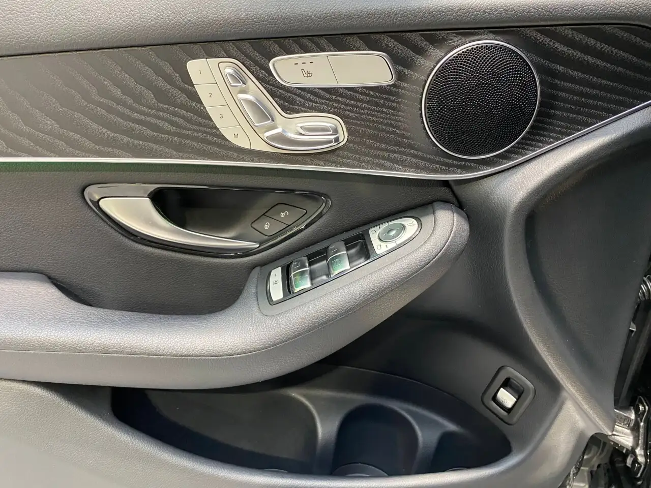 Mercedes-Benz GLC снимка Mercedes-Benz GLC