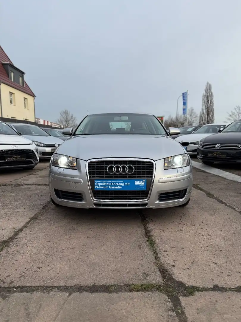 Audi A3 Sportback 1.6 Attraction Silber - 1