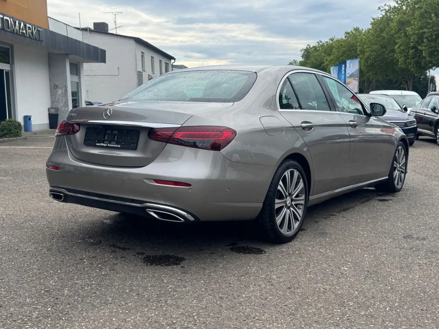 Mercedes-Benz E 220 d Lim 9G Distr Nav LED Kam Widescr HUD AHK Silver - 2