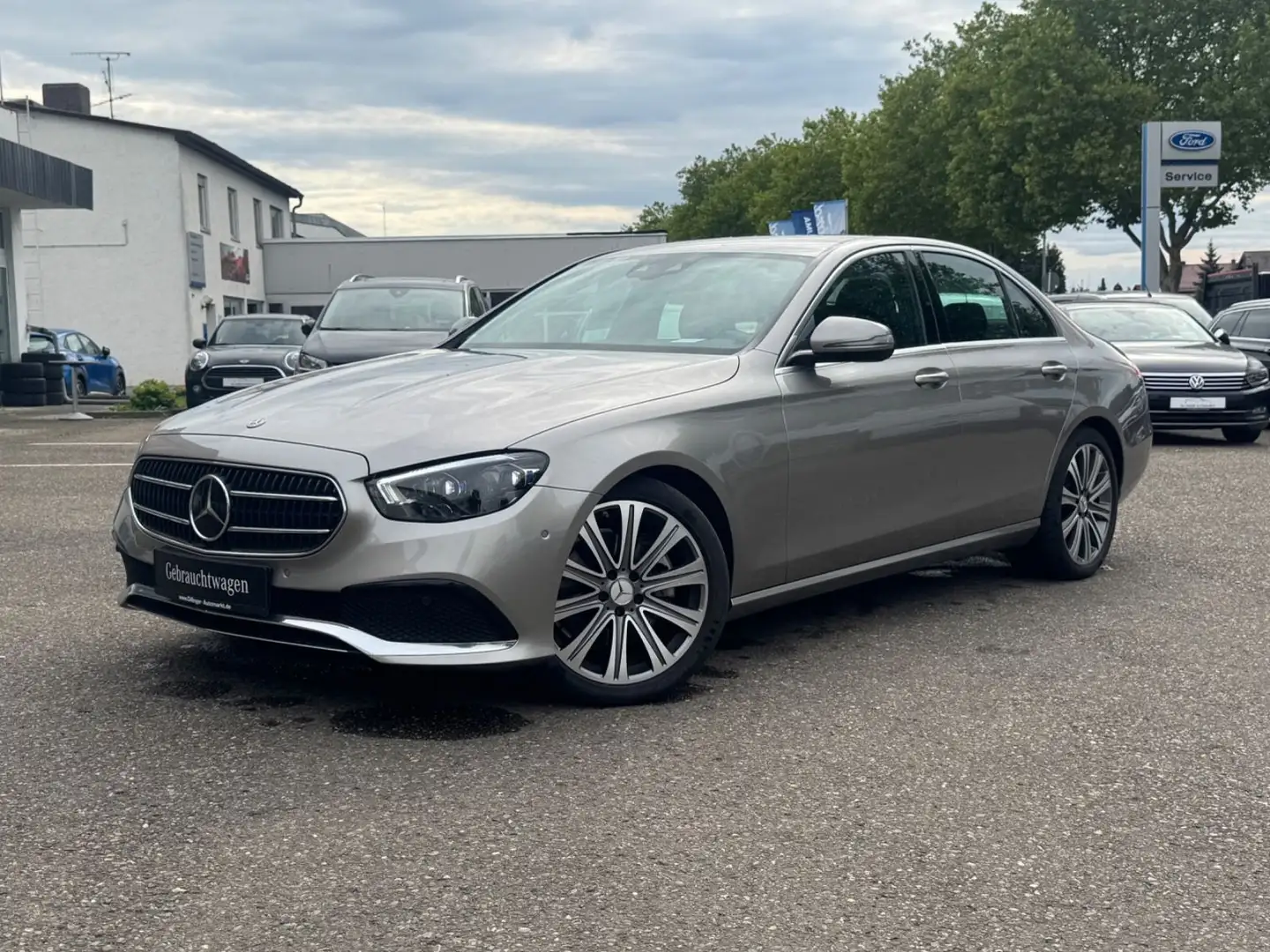 Mercedes-Benz E 220 d Lim 9G Distr Nav LED Kam Widescr HUD AHK Silver - 1