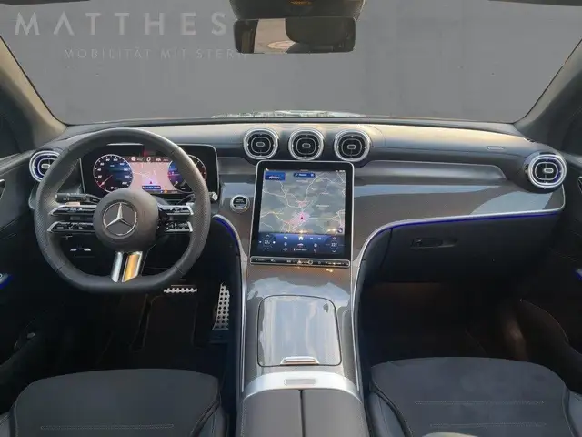 Mercedes-Benz 220 view 8