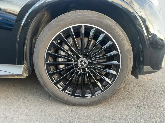 Mercedes-Benz 220 view 9
