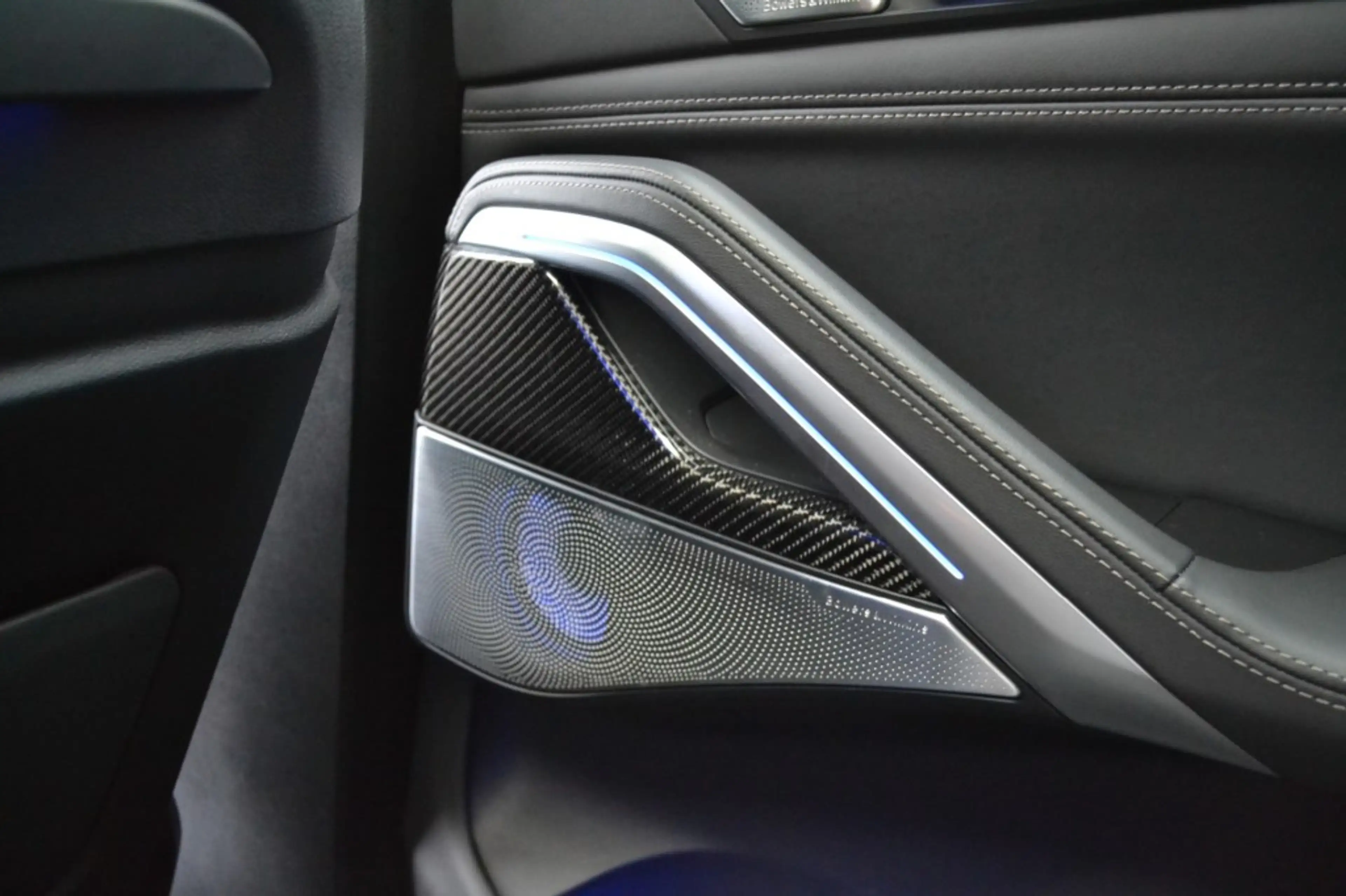 BMW X6 M60I B&W / Massage / NP 225.000,00 euro — photo 23