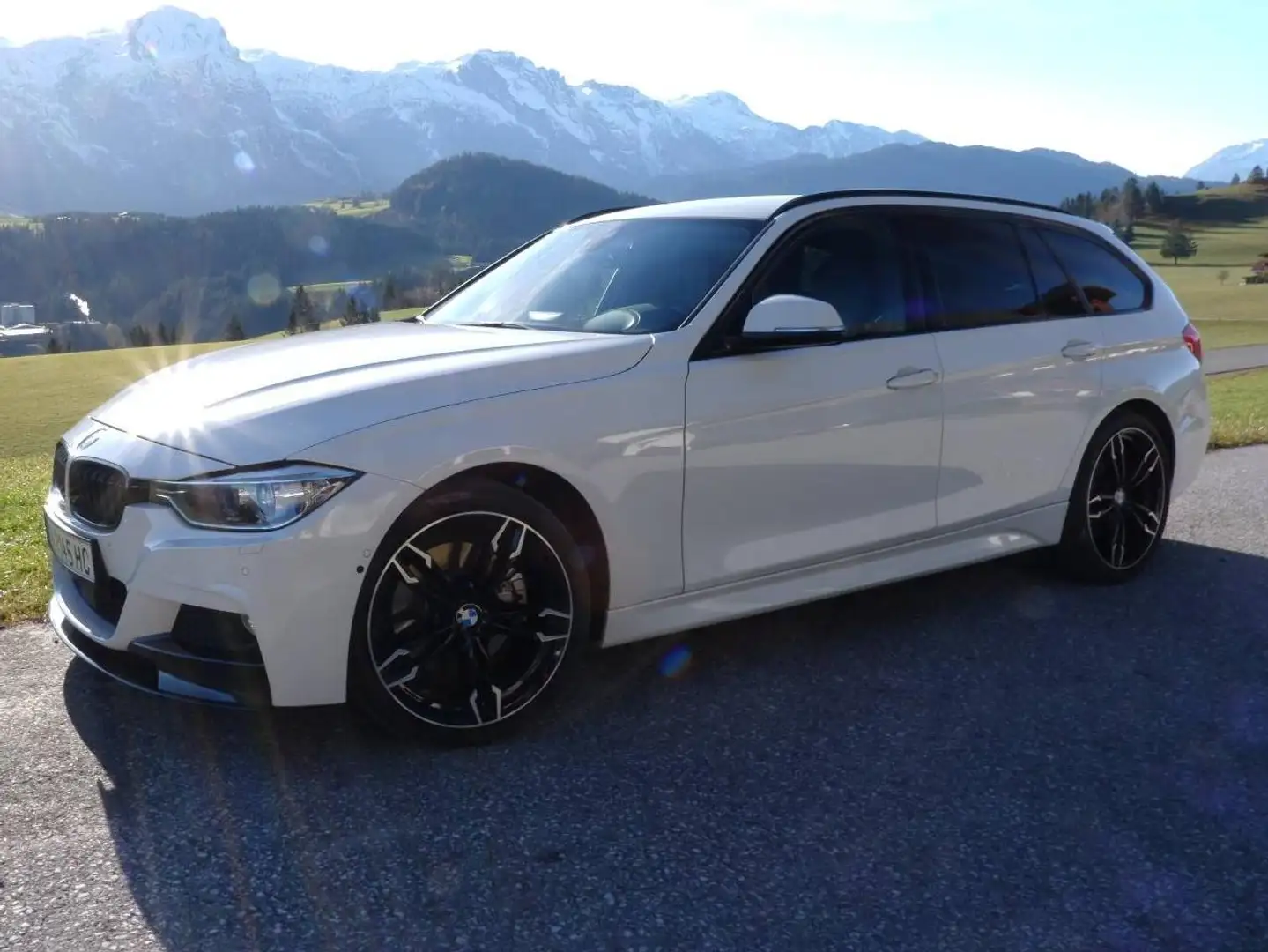 BMW 330 330d xDrive Touring Aut. Weiß - 1