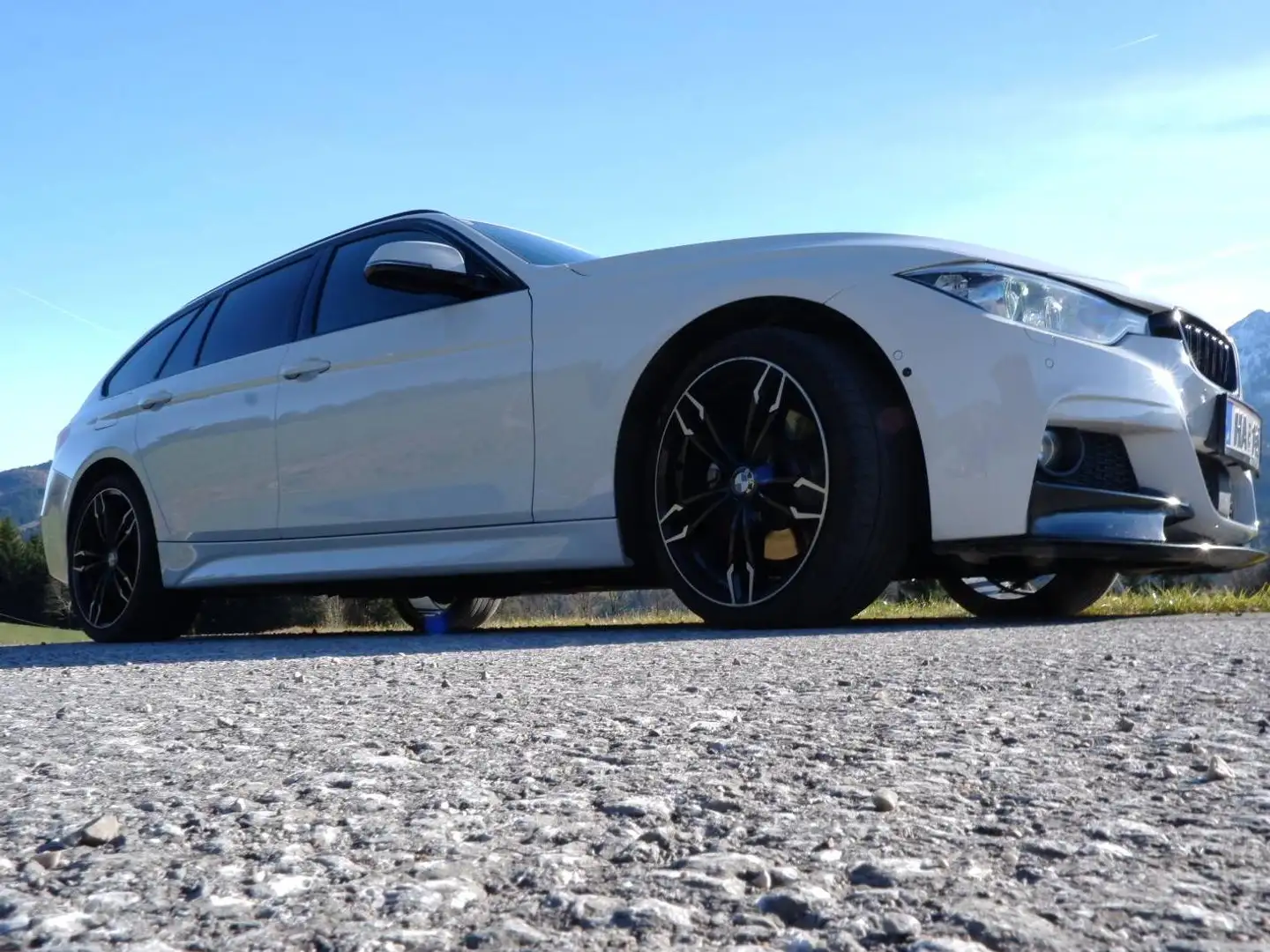 BMW 330 330d xDrive Touring Aut. Weiß - 2
