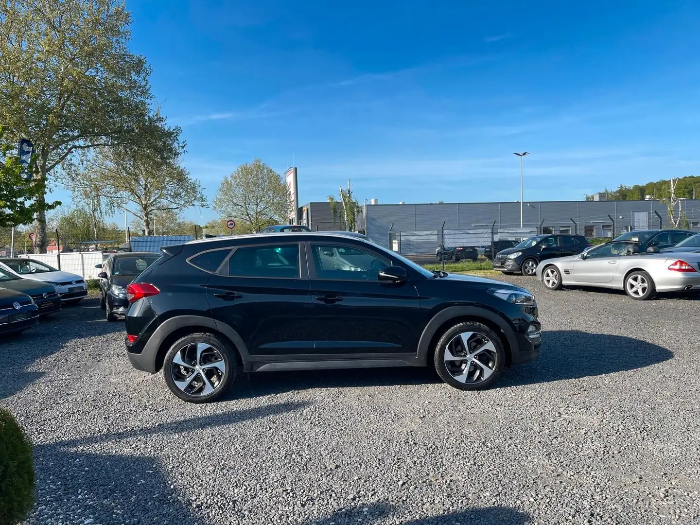 Hyundai TUCSON BLUE ADVANTAGE 2WD/AUTOMATIK/KAMERA/NAVI Schwarz - 1