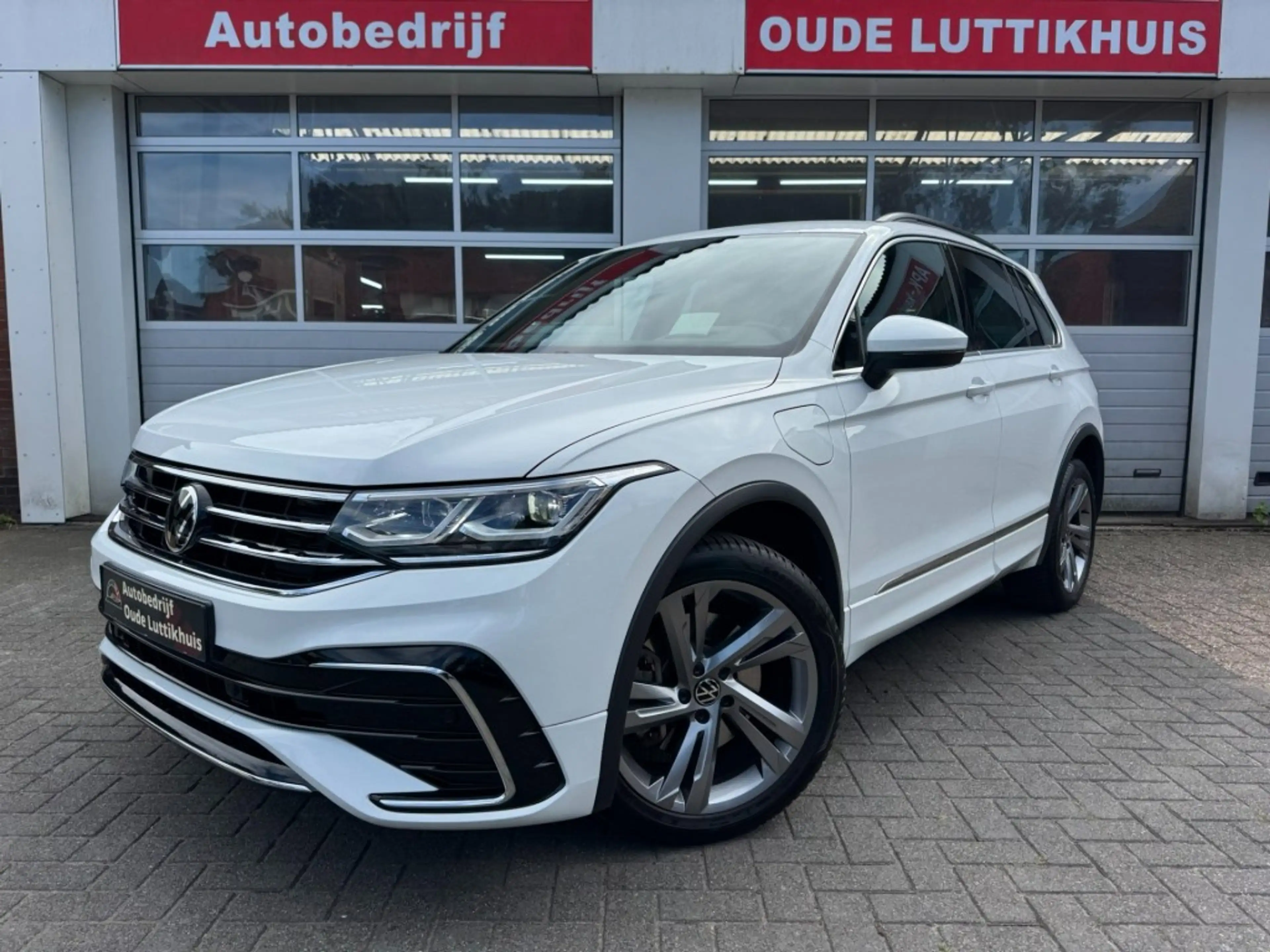 Volkswagen Tiguan 1.4TSI eHybrid 245PK R-Line Pano Camera Virtual IQ