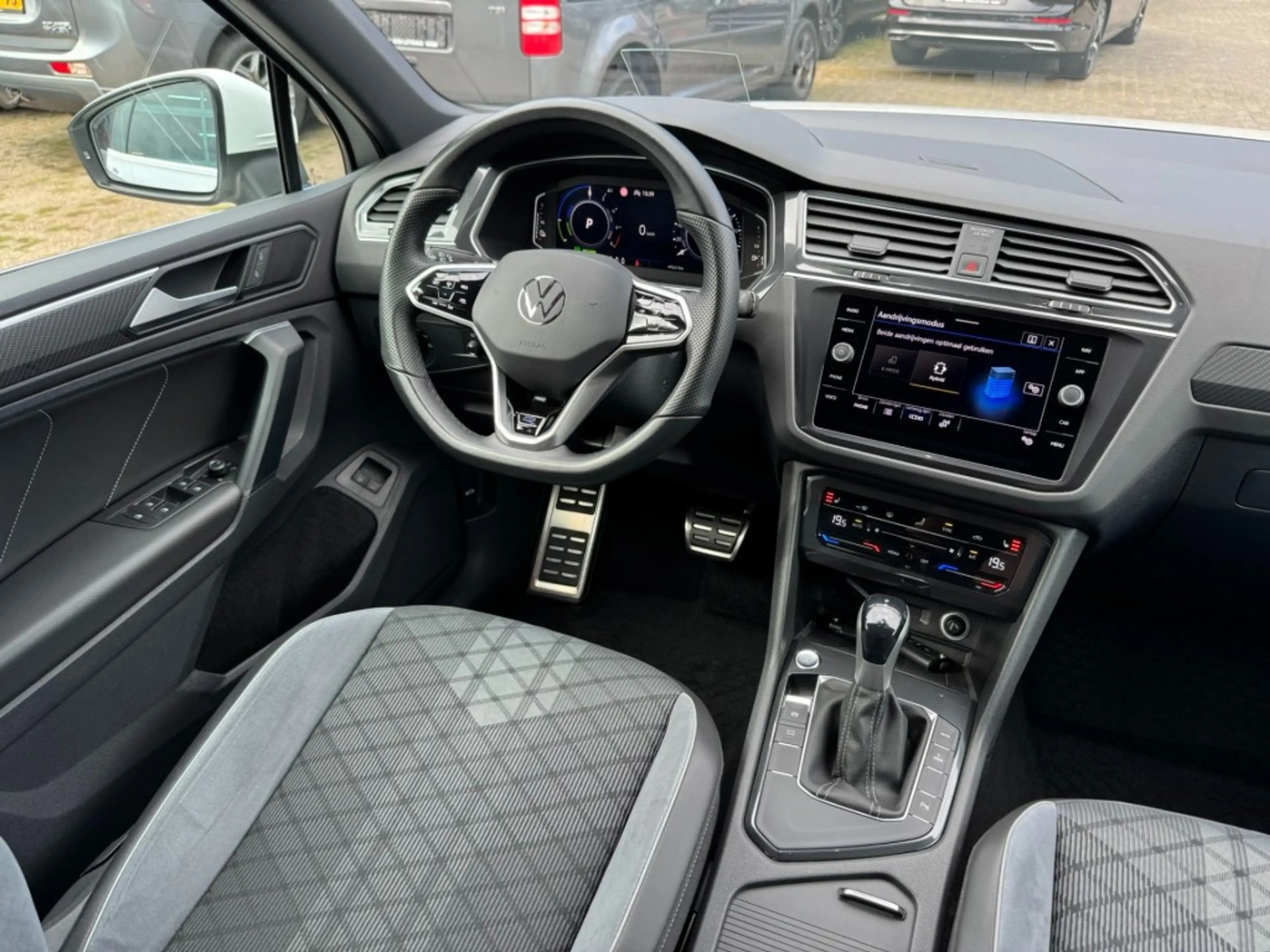 Volkswagen Tiguan 1.4TSI eHybrid 245PK R-Line Pano Camera Virtual IQ — photo 12