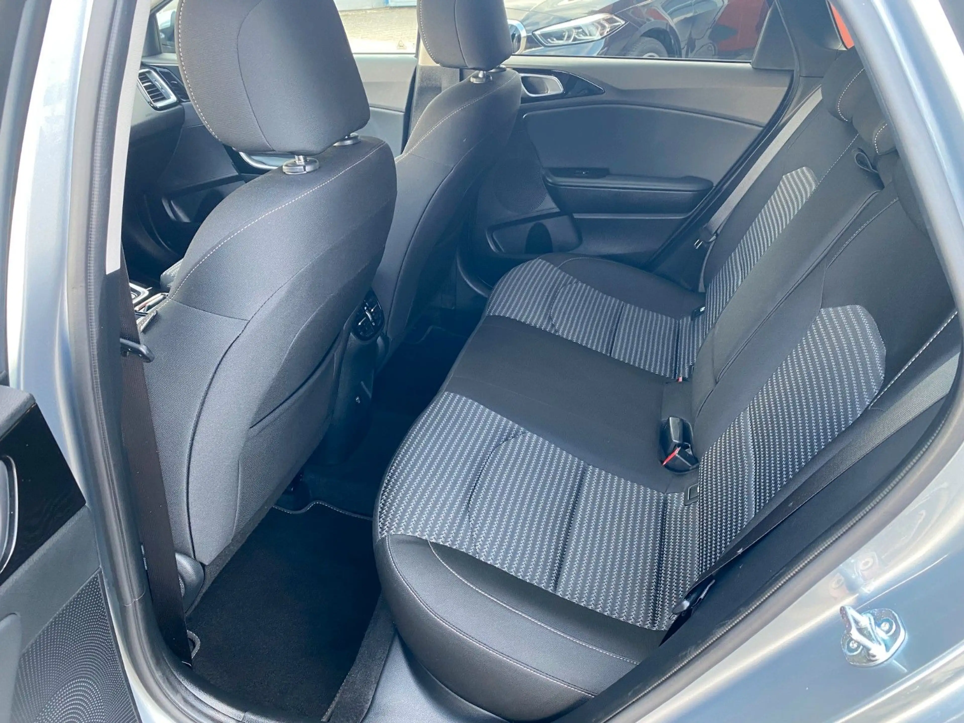 Kia Ceed / cee'd Ceed Ultimate Edition/Automatik/JBL/LED — photo 12