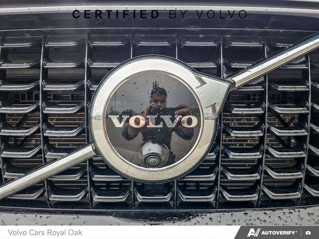 2023 Volvo XC90 Ultimate Dark Theme thumb 9