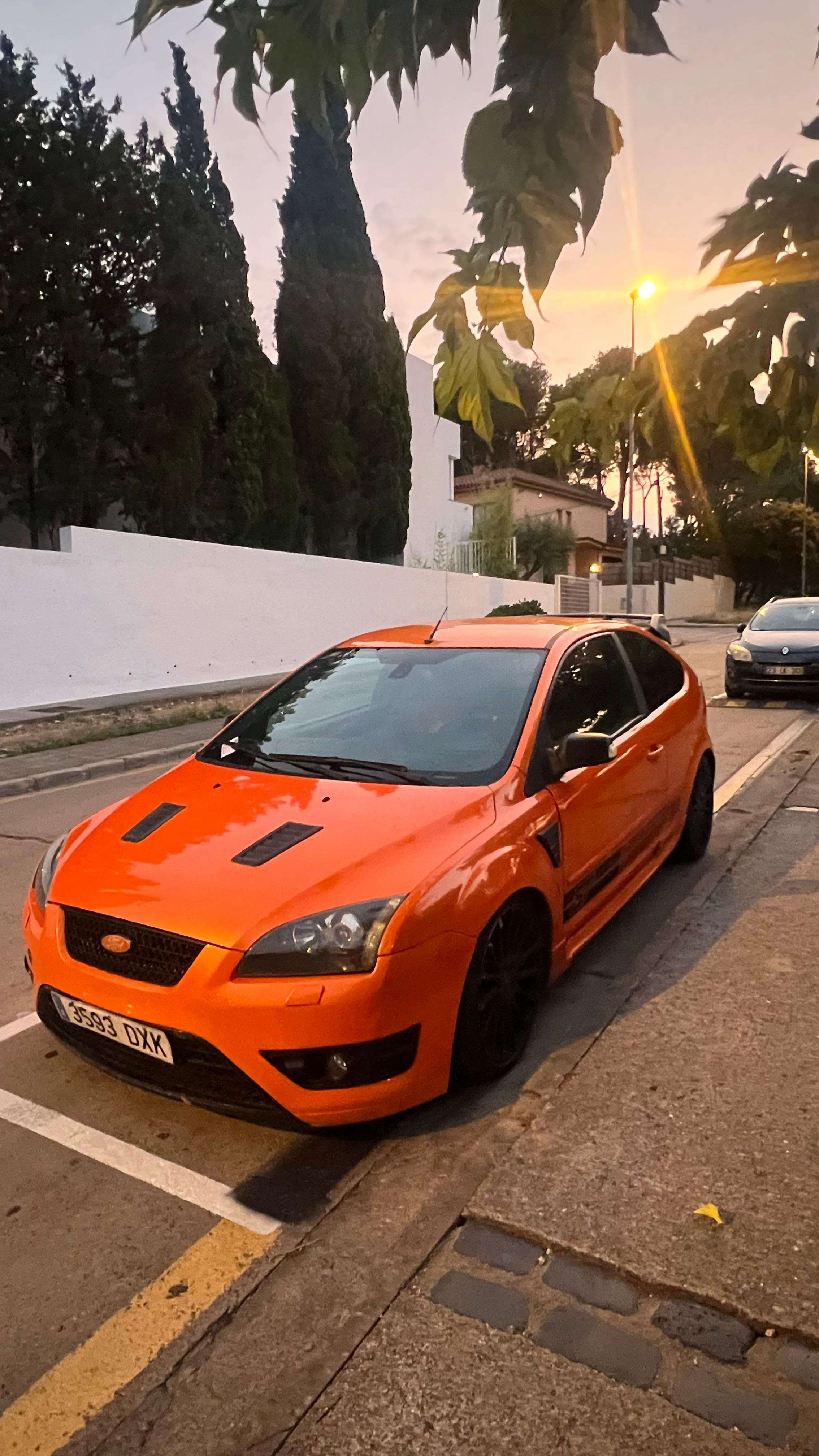 Ford Focus 2.5 ST Racing Orange - foto 1