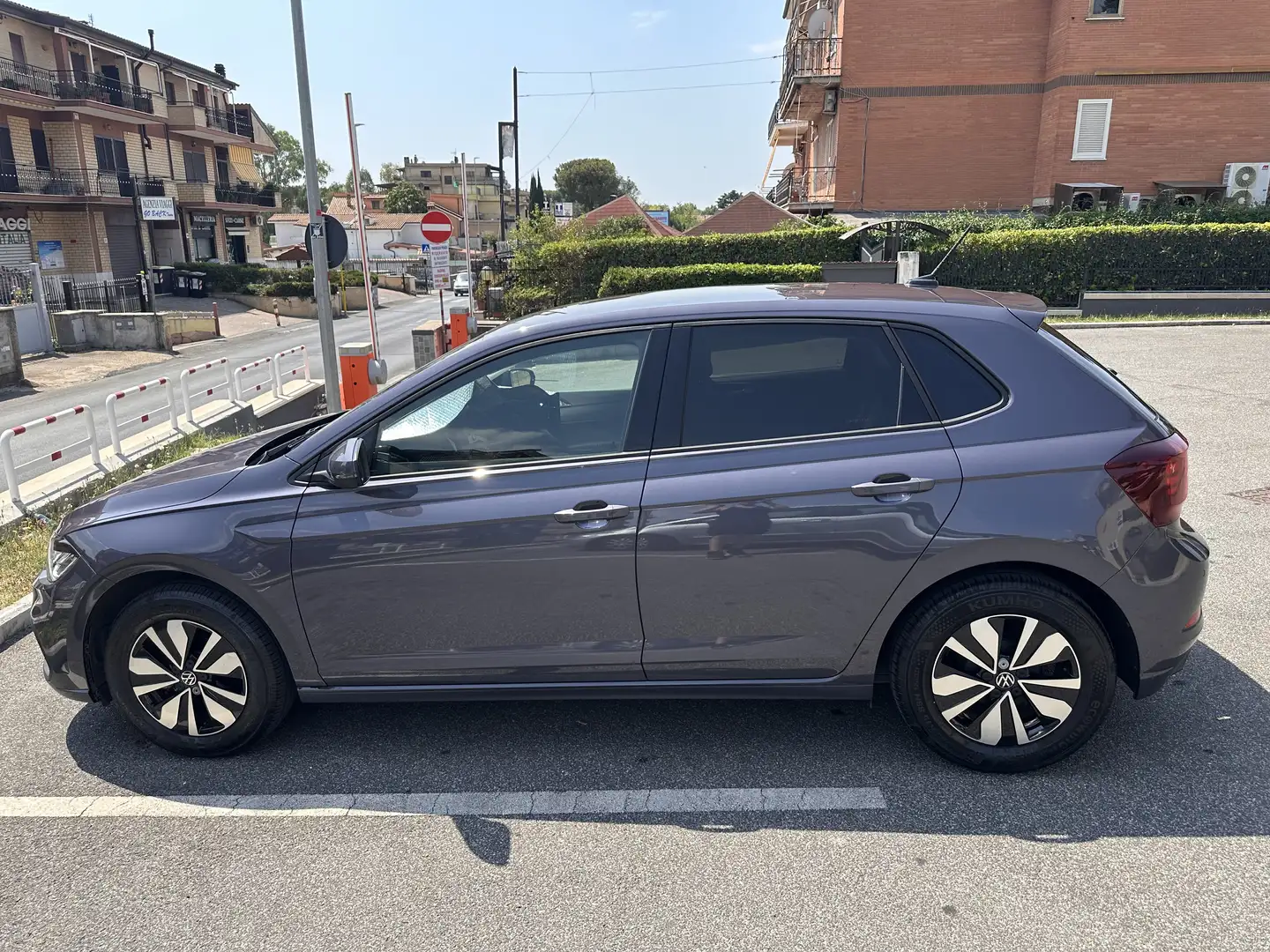 Volkswagen Polo Plus - 1