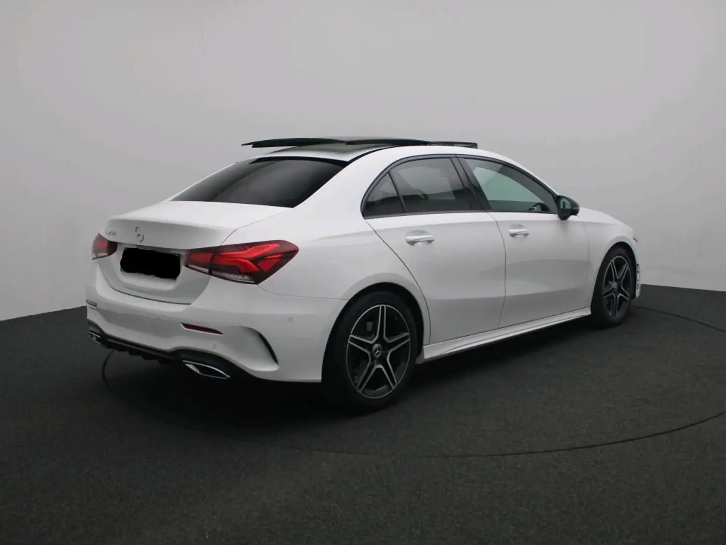 Mercedes-Benz A 200 AMG Line Limousine + PANORAMISCH DAK + NIGHTPAKKET Wit - 2