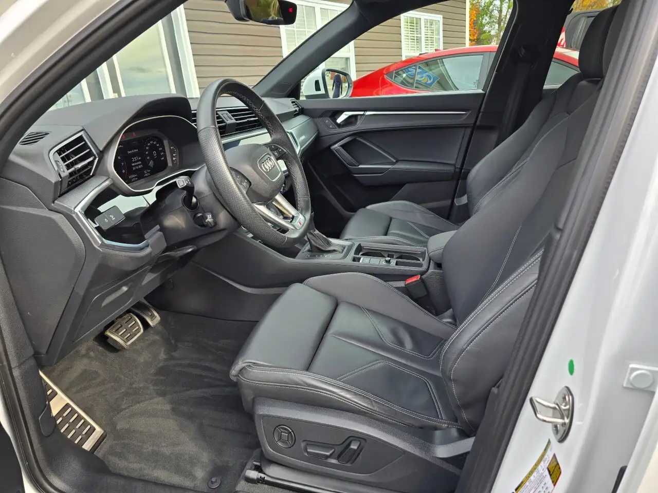Audi Q3 снимка Audi Q3