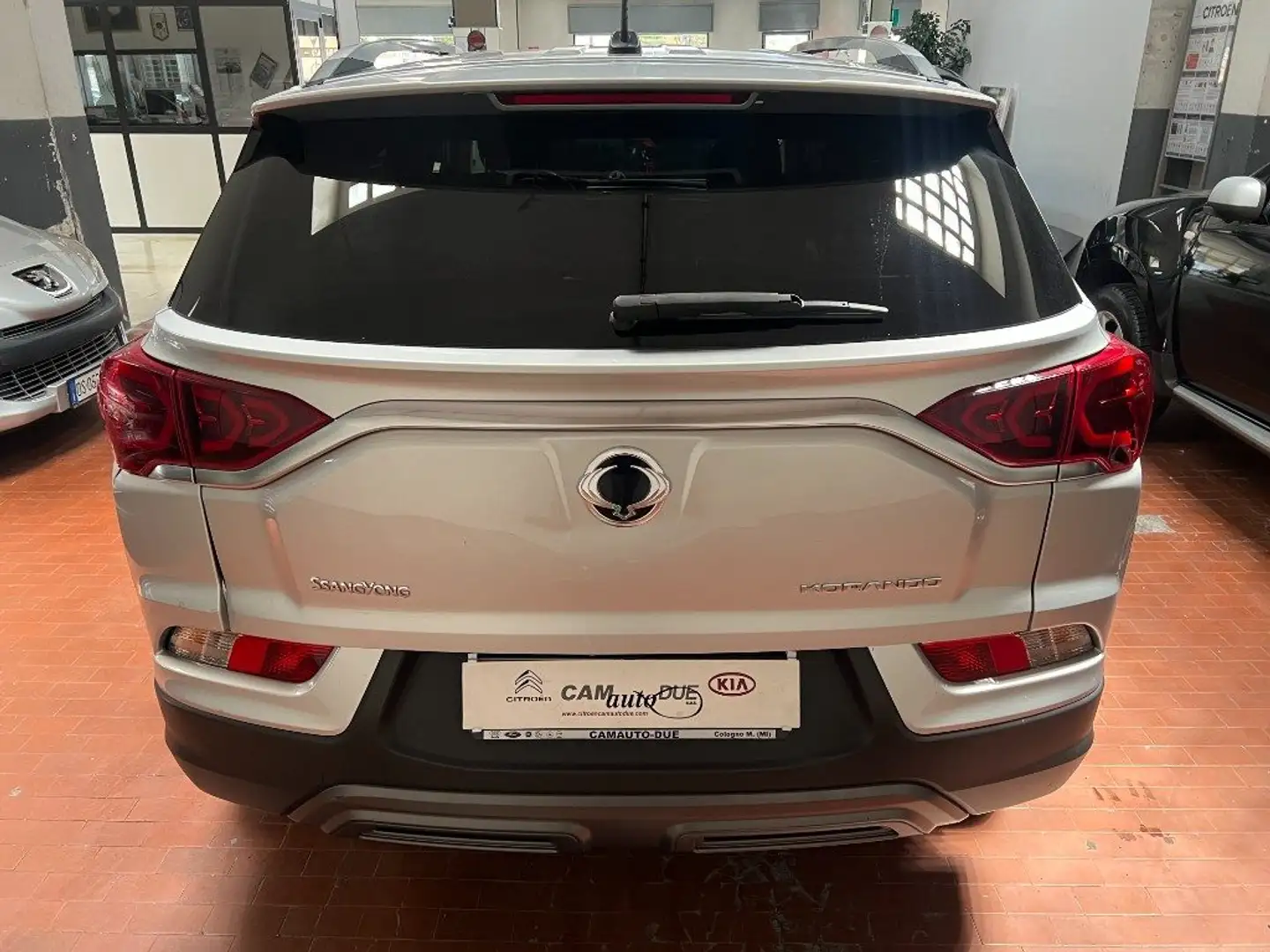 SsangYong Korando 1.5 GDI-Turbo 2WD Icon Srebrny - 2