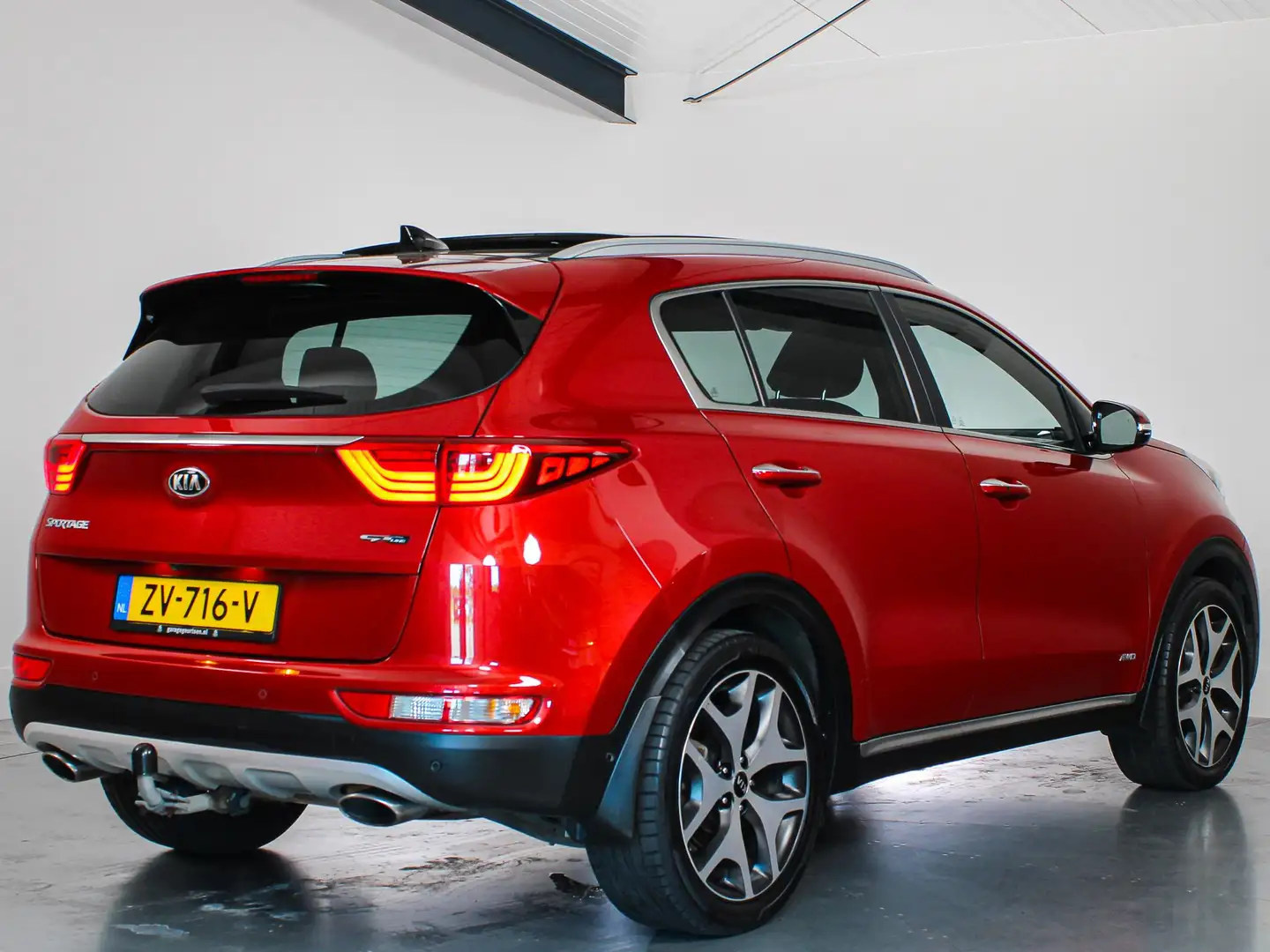 Kia Sportage 1.6 T-GDI 4WD GT-Line PlusLine, Trekhaak, Panorama Rood - 2