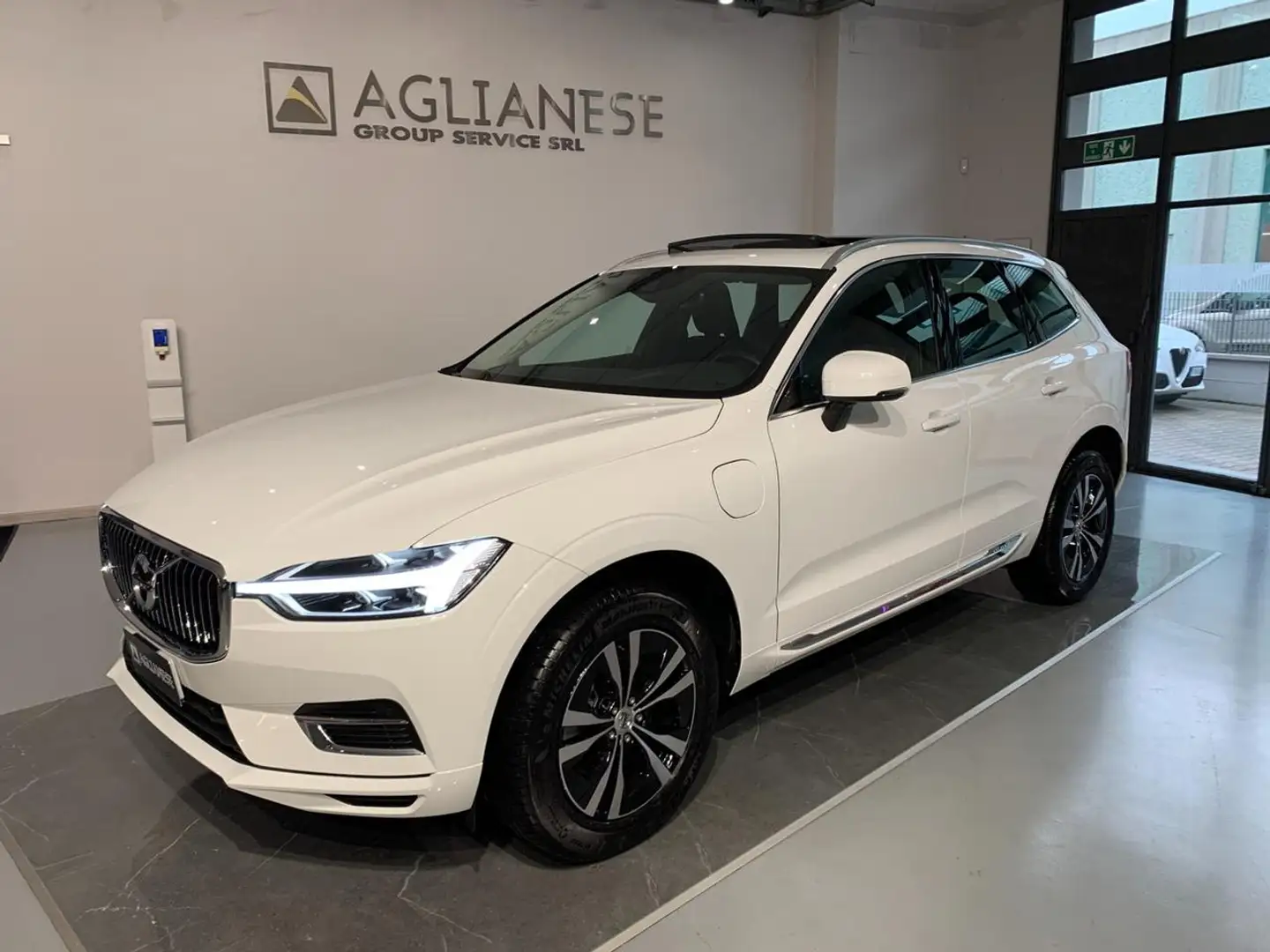 Volvo XC60 T6 Recharge AWD Plug-in Hybrid Inscription Express Wit - 1