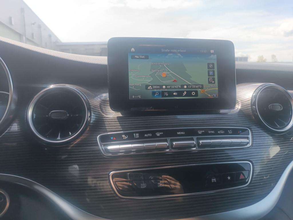 Mercedes-Benz V 250
