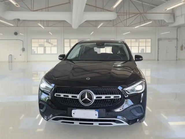 Mercedes-Benz GLA view 2
