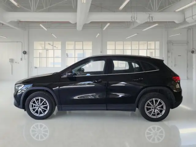 Mercedes-Benz GLA view 5