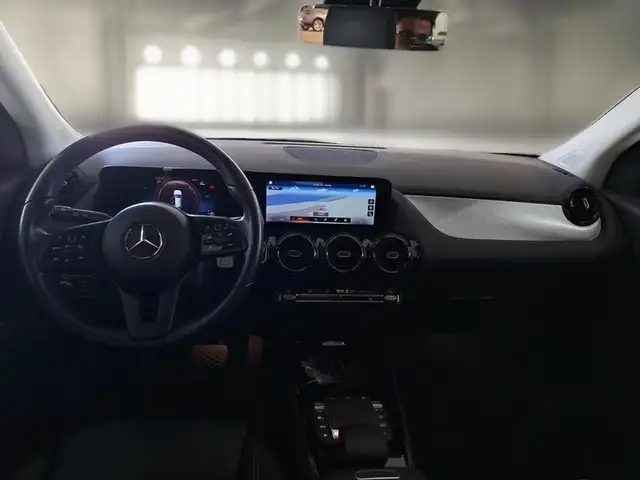 Mercedes-Benz GLA view 7