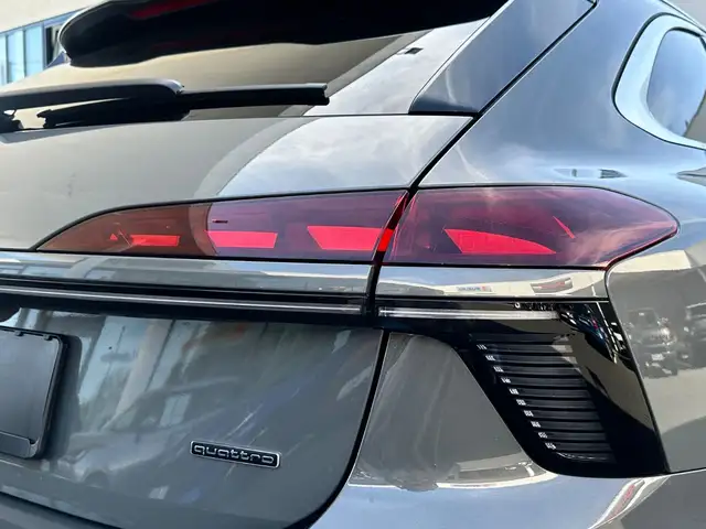 Audi A6 view 11